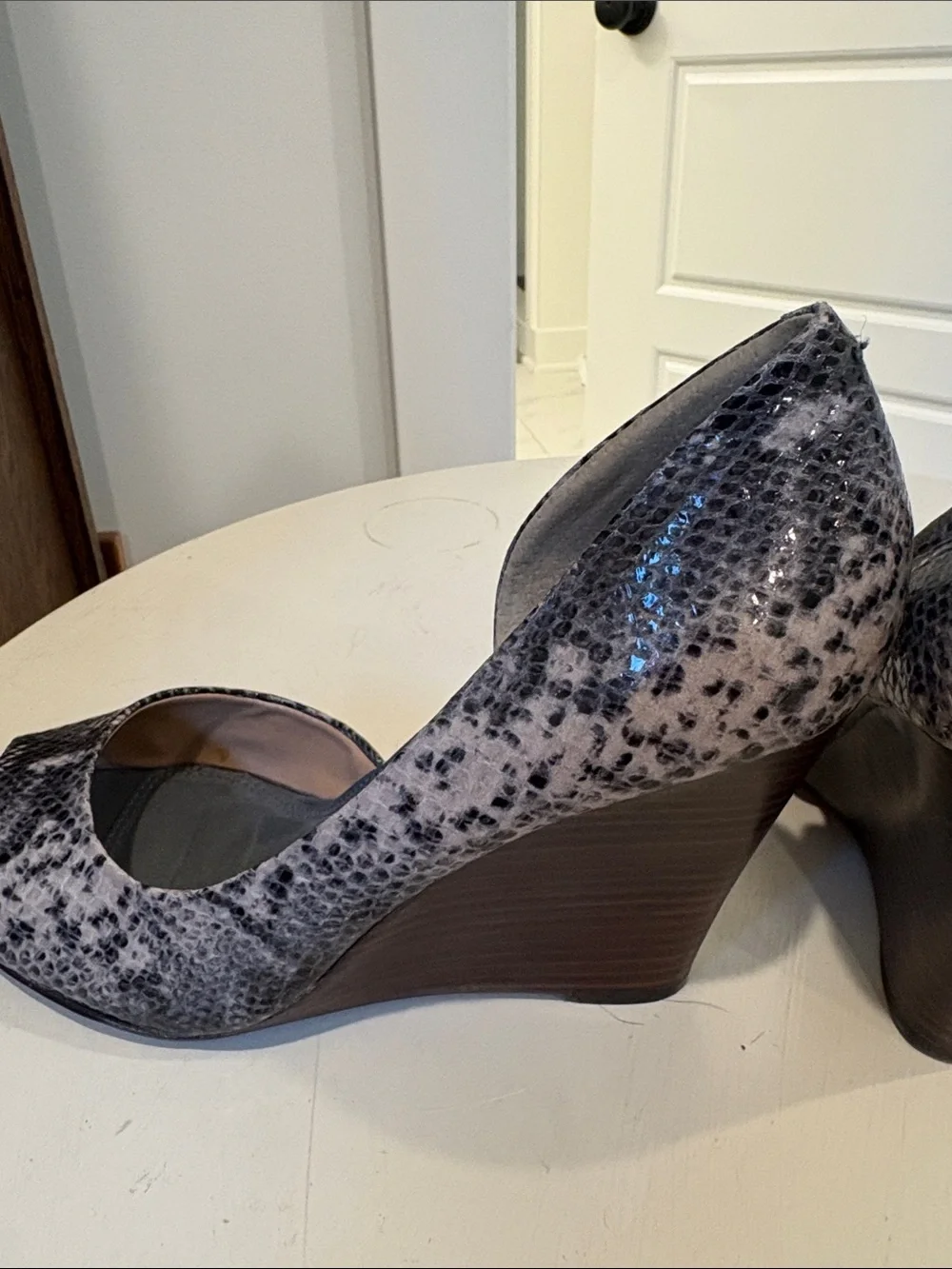 Banana Republic wedge neutral chic